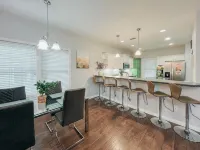 Perfect Background Hangout-Café Lit Patio, Bonfire, BBQ Grill-Near UF Stadium!