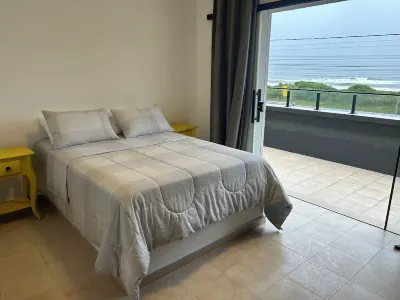 Casa a Beira-mar Hotels near Camping Matinhos Aconchego