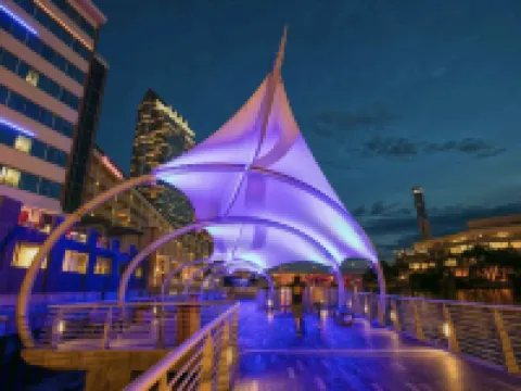 8Min to Beach by Car/King Bed/Fenced Yard/Prking