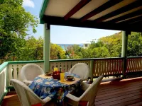 Cactus Flower Cottage - a Charming Quiet Retreat with Ocean View