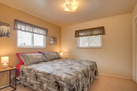 Pet Friendly Cabin in the Mountains Sleeps 16 Отели рядом с достопримечательностью «Пайкс Пик - Америкас Маунтин»