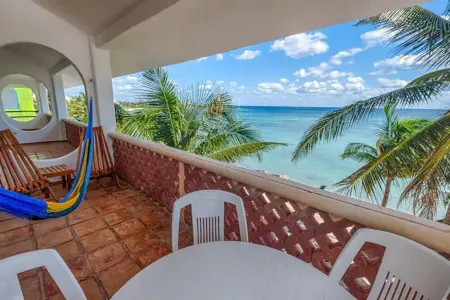 Beachfront Paradise / Sleeps 5 / Starlink + PoolShareSave