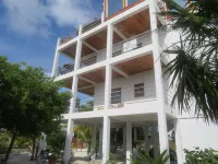 Royal Palm @ Palm Life Belize: Upscale condo overlooking the Caribbean Sea!
