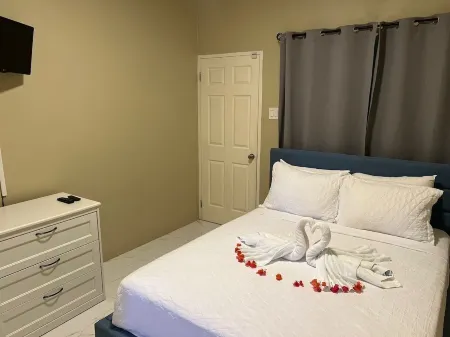 TGE: Modern 7bd-8bt - private chef- Pool