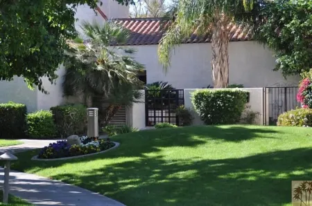 Fantastic Mt Views From this Beautiful Mission Hills Country Club Condo Отели рядом с достопримечательностью «Обсерватория Ранчо Мираж Лайбрари &»