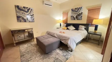 Spacious 5-bedroom house with AC, WiFi in delightful Playa Encanto