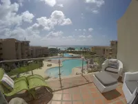 Spacious Penthouse in Paradise, Huge Villa ~ Eagle Beach, rooftop hot tub!