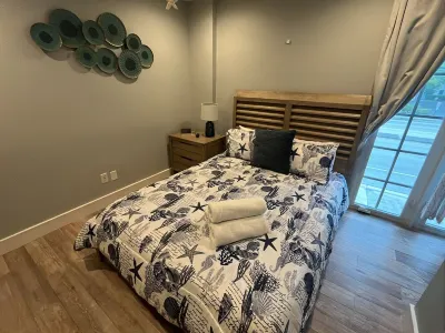 LUXURIOUS TOWNHOUSE BY THE BEACH-7 BED-2.5 BATH-SLEEP UP TO 9 - 1400+ sqft Hotels near Orchid Beach
