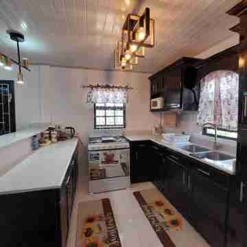 Cozy 2-bedroom apartment in central location with WiFi, AC Others