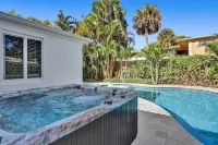 4 BR Beach Home Heated Pool Jacuzzi + Tiki TV Hut
