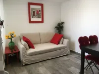 Enjoy a 50 m² terrace with a magnificent view Hotels in Caparica