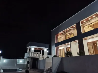 Modern one-rooms spacious apartment with pool, terrace,amazing sea and town view Hotel a 