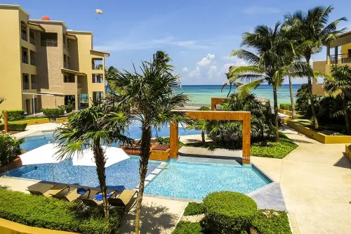 Beautiful oceanfront apartment, 1 block from 5th Av.