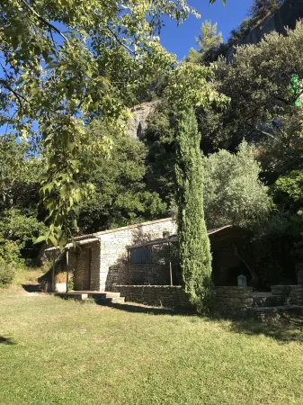 Provençal stone house LA BAUMO 1 for 2 guests Отели в г. 'Воклюз