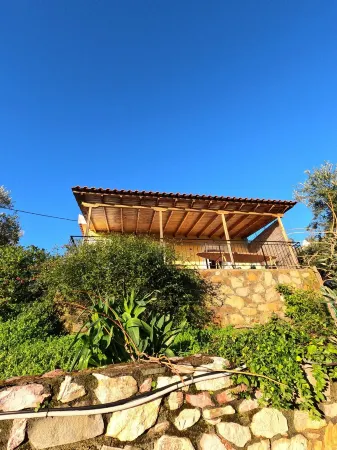 Cozy Garden Cottage With Stunning sea Views Отели рядом с достопримечательностью «Крепость Корони»