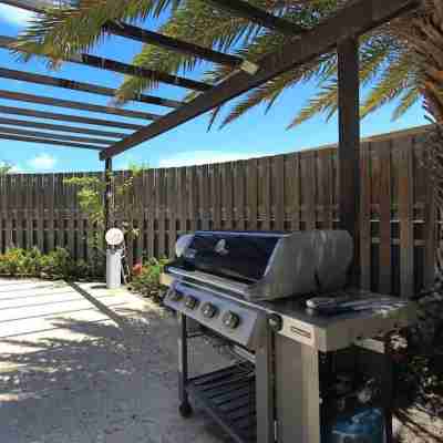 Family apartment on Palm Beach. No car needed! Hotel Exterior