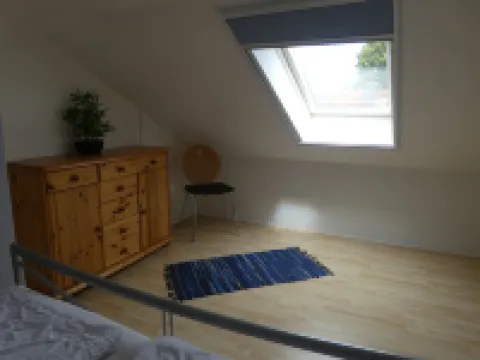 Idyllic location on the Wennsee and 10 min walk to the beach with beautiful garden.