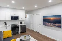 Cozy lakeview guest suite