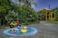 THE CHALET &  Teacastle cottage, Unique private artist cottage in organic garden Hotel a Waimarama