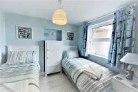 Gull Rock is a Frontline House above Porthmeor Beach,  with Amazing Sea Views