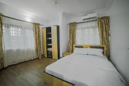 Cozy 2-bedroom apartment in Ikeja with AC, WiFi