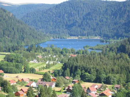 Appart. 800 m from lake, Xonrupt-Longemer, comfortable, bright, terrace, Отели рядом с достопримечательностью «Camping Verte Vallée : dans les Vosges proche Gérardmer avec piscine et gîtes»