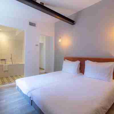 2-bedroom house at the foot of the city Rooms