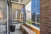 Centrally located stylish apartment in Downtown Vancouver!