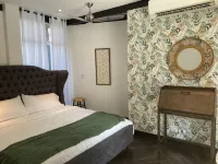 Artistically designed villa in the heart of Tamarindo, private pool, beach close