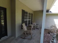 Multi-family peaceful retreat home sleeps15 with heated pool near Crystal River!