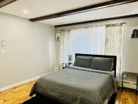 Chic/Cozy2BR-nearAirport & Beach 노스게이트 쇼핑센터 주변 호텔