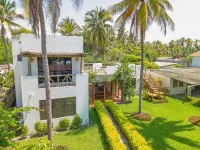 Beautiful Beachfront house, ideal for big families Hotels in 