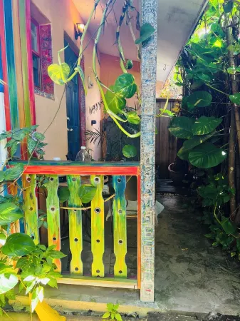 Secluded Bungalow Oasis & Sanctuary garden between Miami & Keys