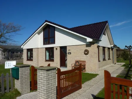 Holiday Home Dünenblick - North Holland on the Sandy Beach in Julianadorp Aan Zee Отели в г. Julianadorp