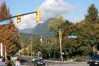 Private apartment in the quiet community of North Vancouver Lynn Valley