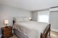 Spacious 4-bedroom vacation home steps to Keuka Lake