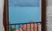 A window over Lake Como - stone cottage with amazing view and private garden
