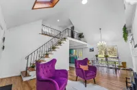 Luxe 10 guest Cottage Ski/Golf/Fire Pit/Lakes/Hike