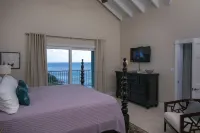 MANGO MOJO: Spacious Luxury Penthouse; Endless Sea Views; Pool; Walk to Town! Các khách sạn ở 