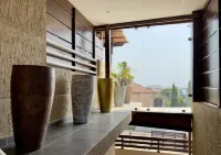 Amazing Twin Terrace 5 bedrooms 5 baths with Car & Driver Rental Option