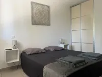 Appartement vue sur les Collines à 10 min de la mer
