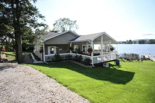 Le Duc on the Lake - Cozy waterfront Cottage