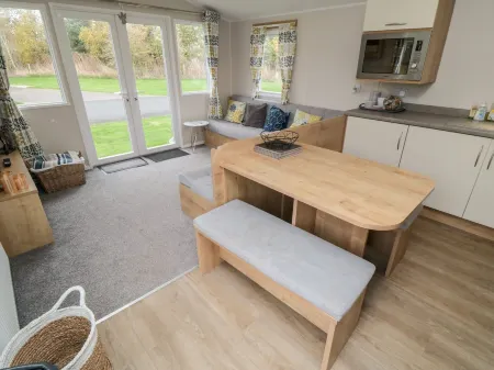 Pines 30 Отели рядом с достопримечательностью «Парк Плейдейл Фарм»