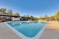Golf, Hike, Swim: Your Perfect Desert Oasis Escape - شقق