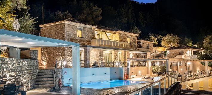 Thealos Village Aparthotel Lefkada レフカダのホテル