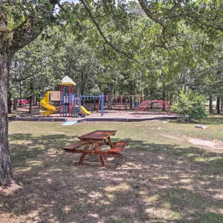 4 Mi to Greers Ferry Lake: Condo w/ Deck & Balcony