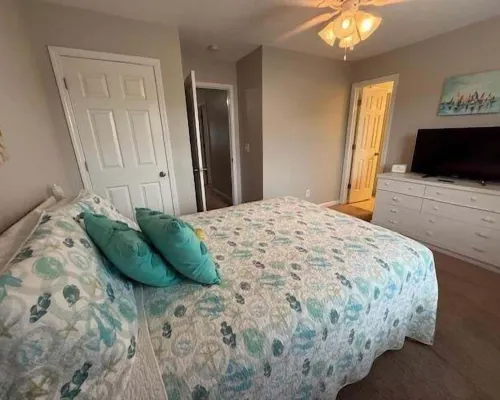 Summer's Den 5 Bedroom Home by RedAwning Hotels in Surfside Beach