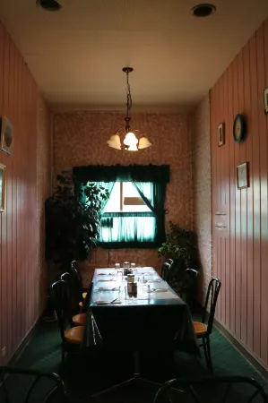 Manitou Motor Inn Отели в г. Маниту