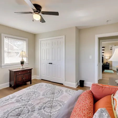 < 2 Mi to Ecu: Cozy Greenville Getaway w/ Porch!