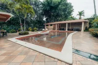 Luxva Hotel en Guayaquil - piscina